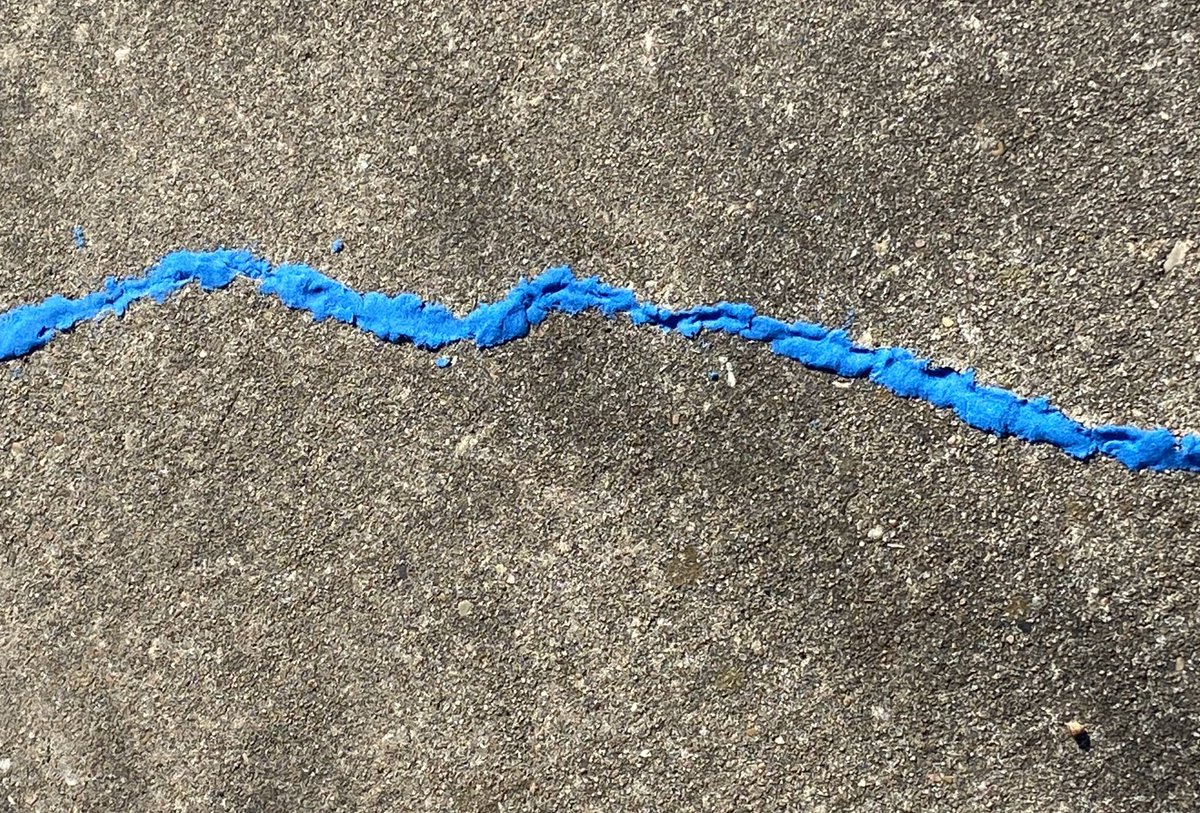 txadvproject's tweet photo. Did you participate in the #TXBlueSandProject today!💙
Some #HumanTrafficking Signs:
🔹Sudden/dramatic change in behavior
🔹Isolated from friends/family
🔹Older, controlling person in their life
🔹Appearing malnourished
🔹Fearful, anxious, or nervous demeanor and more… https://t.co/rbkLnOzxKP
