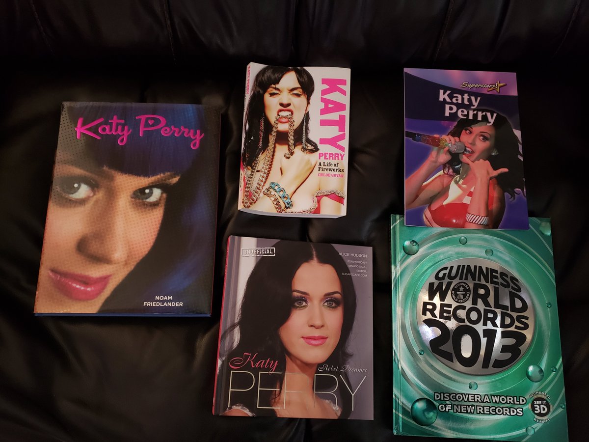 AngelTheKatyCat's tweet photo. Hey #KATYCATS 💟! 
I'm Selling Katy featured Magazines/Books!! Some include posters inside. **Plus FREE Surprise Katy Poster with any choice.**🌟 They're are beautiful pieces of gold💖🤩😻😽💫📖📚📃 https://t.co/YvHOc3Y4NS
