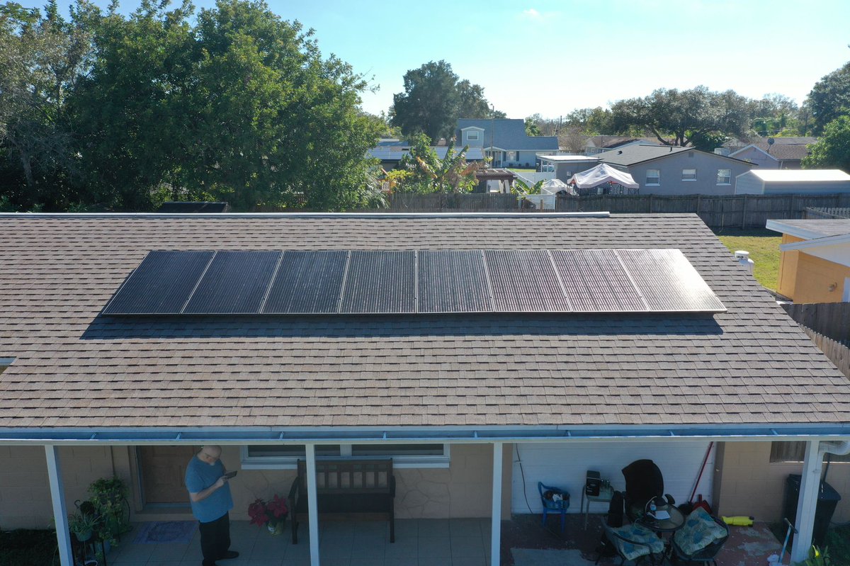 SolarBearCo's tweet photo. Congratulations to the Canham family in Pinellas Park, Florida on your successful solar install! ☀️☀️☀️
Welcome to the Solar Bear family! 🐻❄️
#justwentsolar #floridasolar #solarflorida #solarbear #SolarPanels #silfab #photovoltaic #solarpower #solarenergy #pinellaspark https://t.co/Lfiiedt2Xj