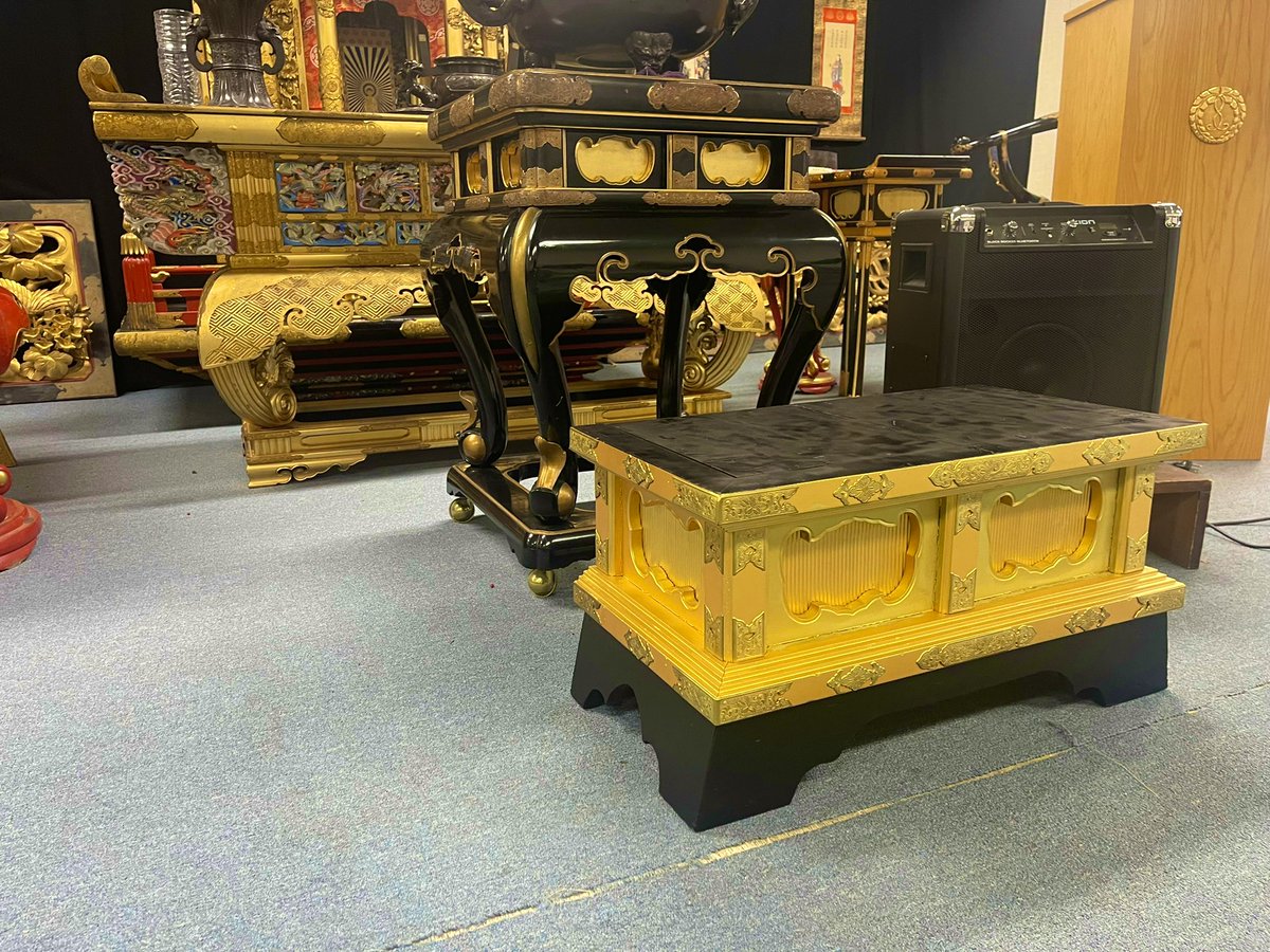 fresno_nishi's tweet photo. Restoration of a #Raiban #礼盤 chair, part 5. I replaced the 100 yrs old nail with a solid brass one. It took a week to restore the chair. Top on the chair, we have a #Tatami cushion. When we fix it, I will post the final pic. Thank you 🙏
#Nishihongwanji #Fresno #Betsuin #別院 https://t.co/xdBtiqHyY4