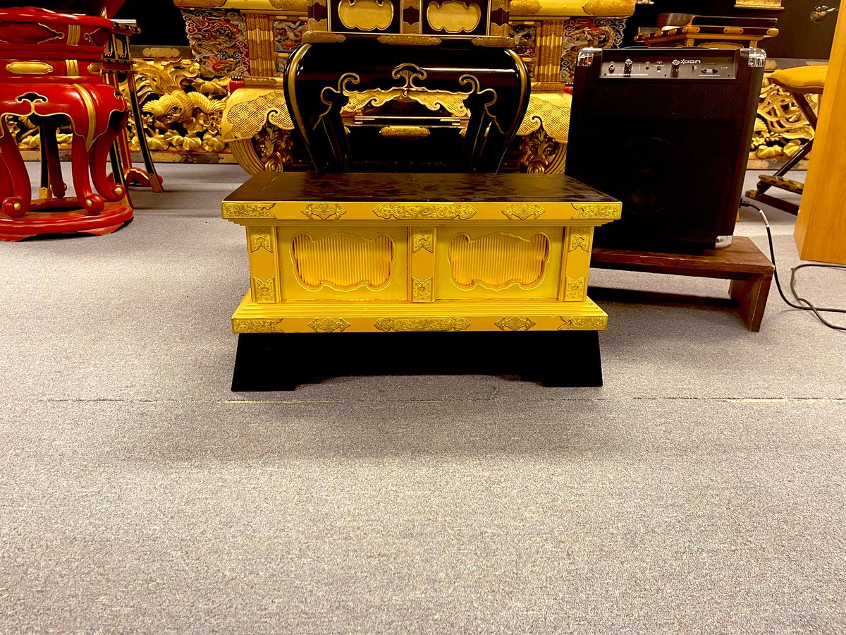 fresno_nishi's tweet photo. Restoration of a #Raiban #礼盤 chair, part 5. I replaced the 100 yrs old nail with a solid brass one. It took a week to restore the chair. Top on the chair, we have a #Tatami cushion. When we fix it, I will post the final pic. Thank you 🙏
#Nishihongwanji #Fresno #Betsuin #別院 https://t.co/xdBtiqHyY4