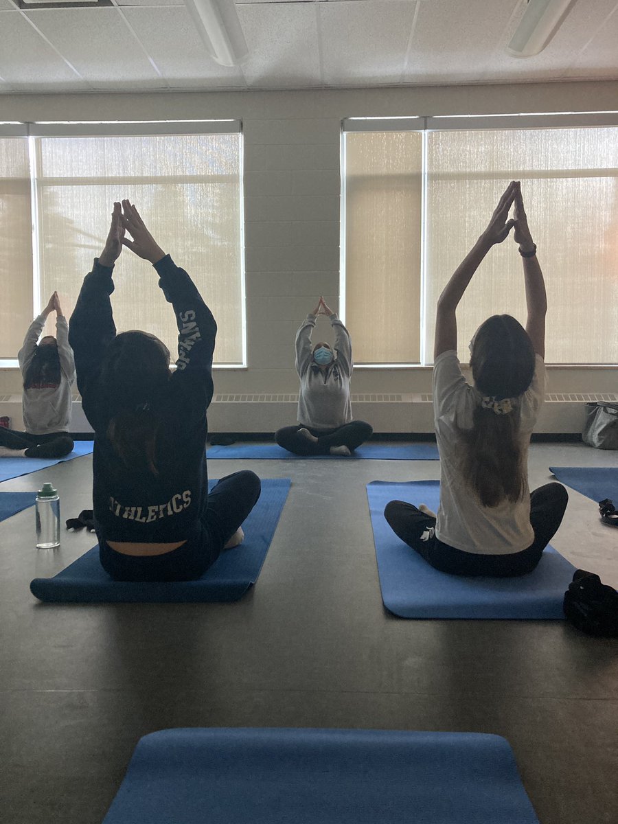 MsGomes123's tweet photo. Some positive messages for #BellLetsTalk  and some yoga. Taking care of ourselves and spreading love to others! https://t.co/B7RbnQj6eS