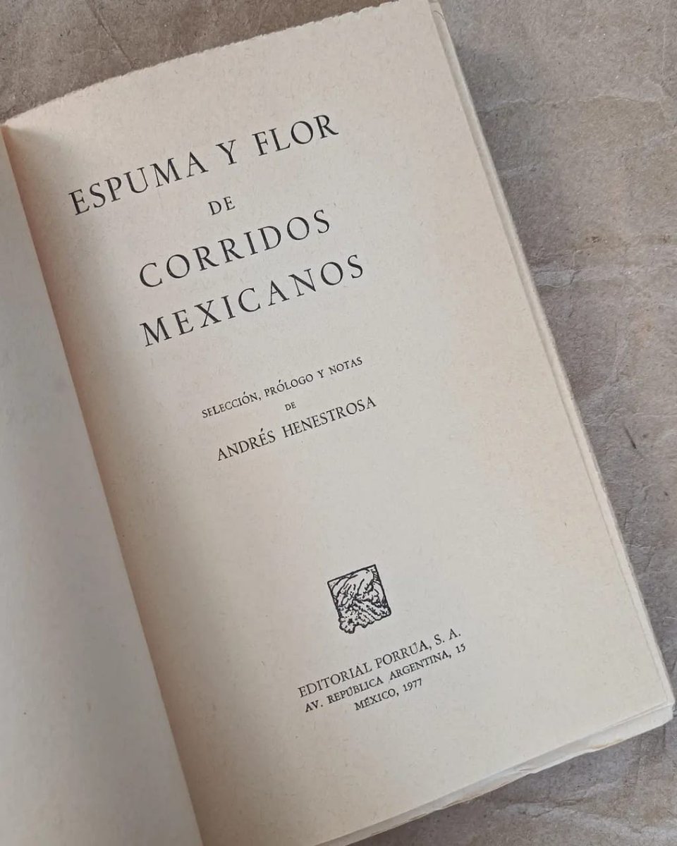 sirandalibros's tweet photo. Andrés Henestrosa, "Espuma y flor de corridos mexicanos", #Porrúa, 1977.
Muy bello ejemplar, #intonso y con sus dos desplegables.
#corridosmexicanos #músicamexicana
Pídalo en https://t.co/X4QkBe7gtZ https://t.co/V1QtCnDf4b