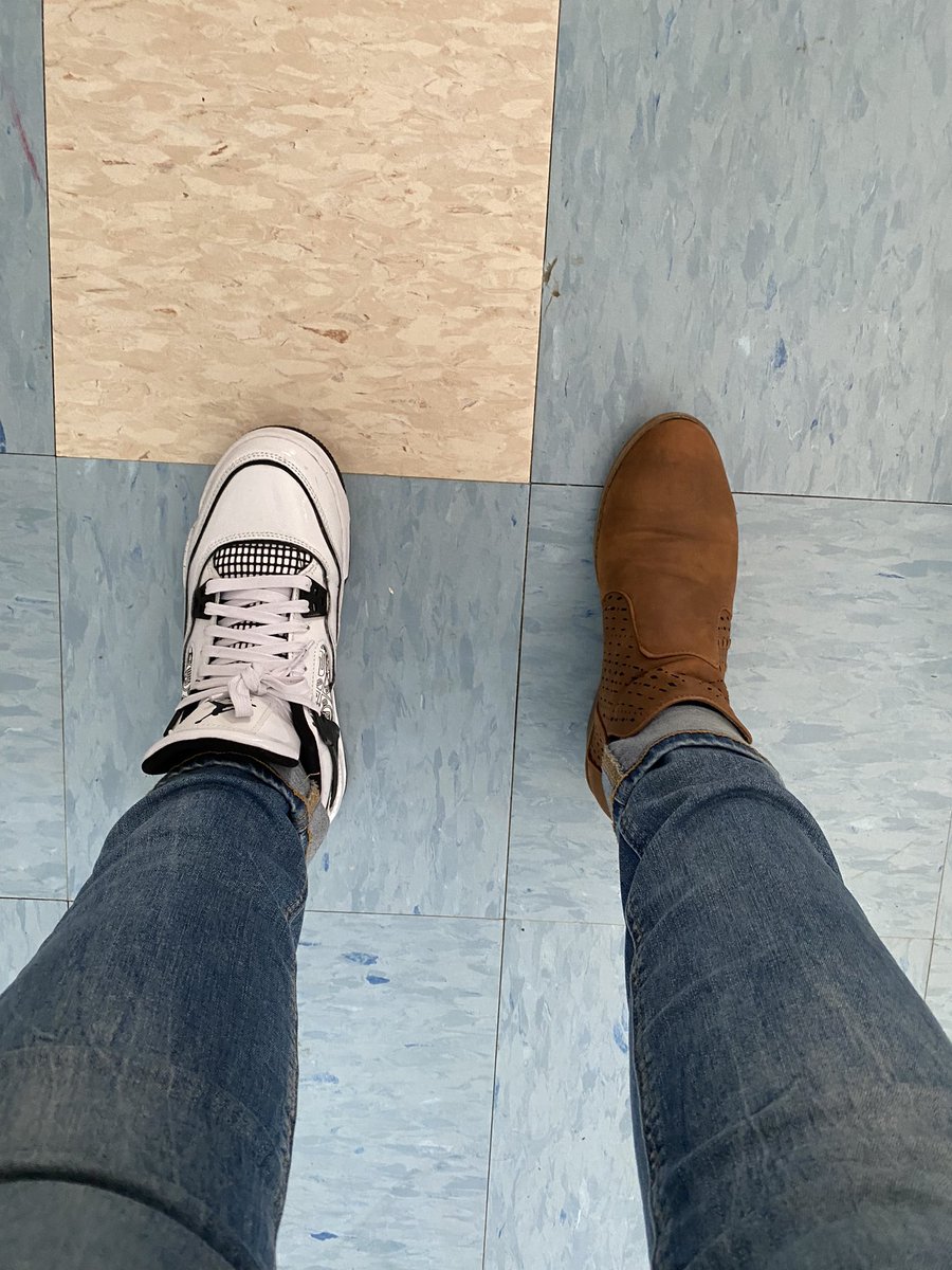 How do you help kids learn responsibility &amp; accountability? I’m trading pencils for possessions, &amp; I rocked this sweet sneaker during content yesterday. It fit like Cinderella’s glass slipper. Today, he remembered his pencil.👌 <a href="/coachrizzo33/">John Rizzo</a> I think you might know its owner. 😅