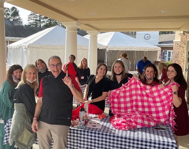 stdavidsschool's tweet image. Service prefect Kailey recently organized a service project for the staff and faculty! She provided materials and direction to create fleece blankets for Project Linus. It warms our hearts that so many faculty and staff lead by example at St. David’s. #faithvirtueknowledge #sdsw