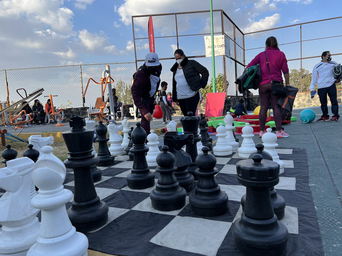 Ponte_Pila_'s tweet photo. El deporte comunitario y Salud en Tu Vida busca acercar actividades físicas y recreativas a todas las colonias, pueblos y barrios de la Ciudad de México, hoy tuvimos nuestro tradicional miércoles de #PontePila
¡Agradecemos a las niñas, niños, jóvenes y adultos que participaron! https://t.co/SaFfCeeK0D