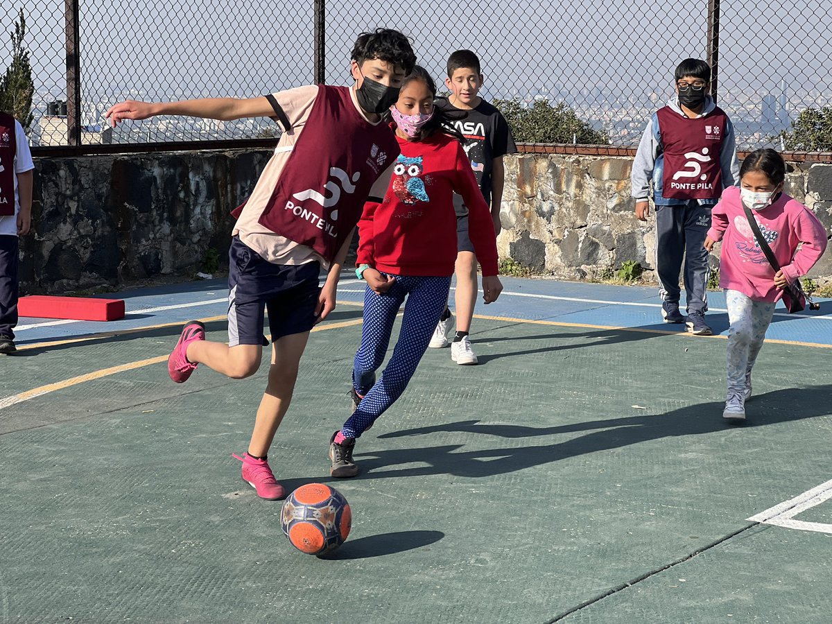 Ponte_Pila_'s tweet photo. El deporte comunitario y Salud en Tu Vida busca acercar actividades físicas y recreativas a todas las colonias, pueblos y barrios de la Ciudad de México, hoy tuvimos nuestro tradicional miércoles de #PontePila
¡Agradecemos a las niñas, niños, jóvenes y adultos que participaron! https://t.co/SaFfCeeK0D