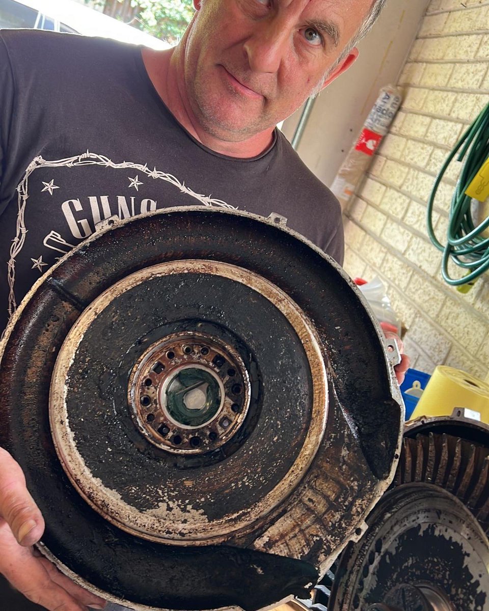 ServicesVacuum's tweet photo. When a vacuum pump gets carbonised inside !!! But we fixed it . We do the dirty jobs too @ServicesVacuum @Kunnykun #carbon #sidechannelblower #buschvacuumpump #seized #repaired #beer #well #earned https://t.co/2ZMERiqZyP