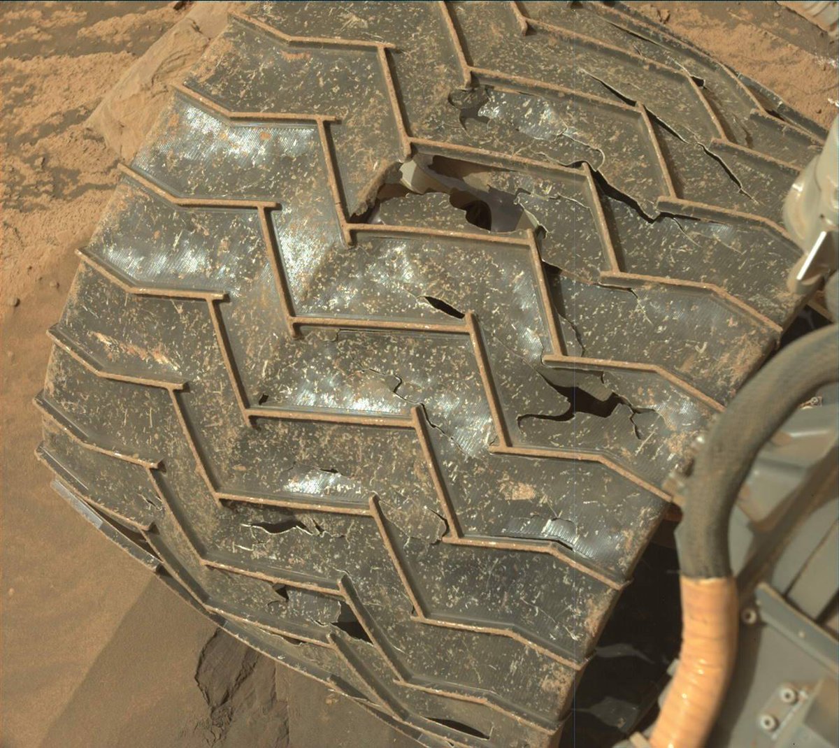 MarsMissionImgs's tweet photo. #CuriosityRover image taken on #Sol3365 with #Mastcam #Mars #NASA #Space https://t.co/IeBWiQhkCK