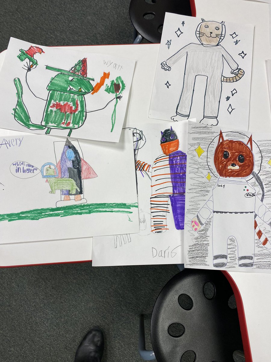 QueenLean44's tweet image. Students creative in their drawings today !  #CrayolaCreativityWeek