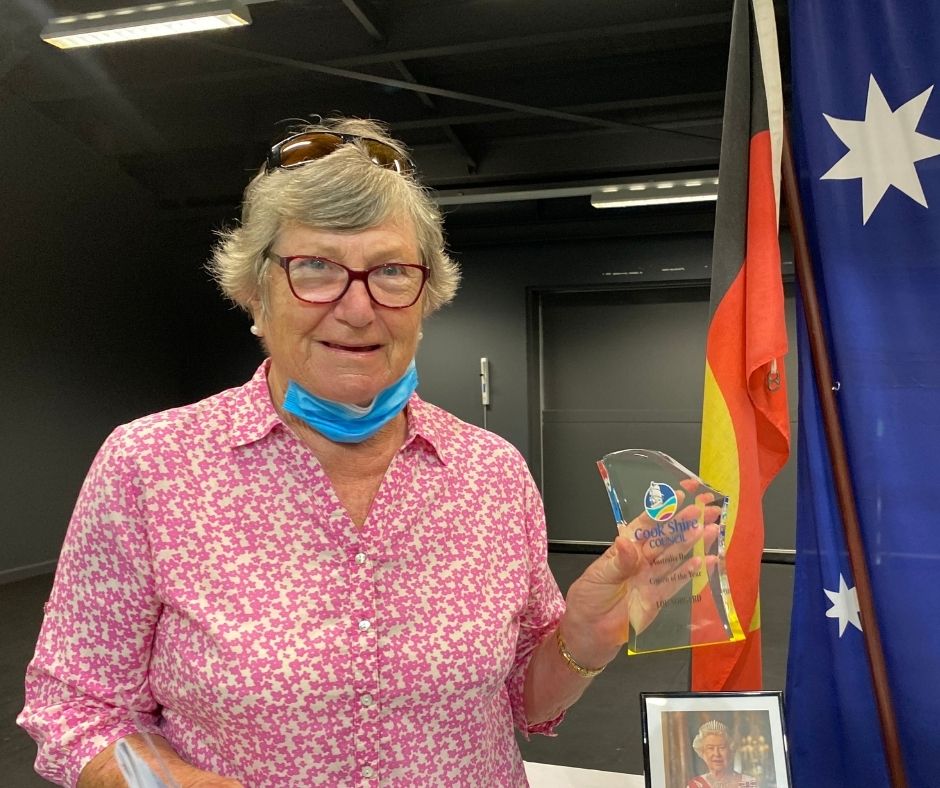 CookShire's tweet image. 🇦🇺 LOCALS HONOURED ON AUSTRALIA DAY 🇦🇺
It was a pared-back, invitation-only event yesterday where the winners of the 2022 Cook Shire Australia Day Awards were announced, and the Shire welcomed six new citizens.
For the full list of winners, visit bit.ly/3o1cTMc