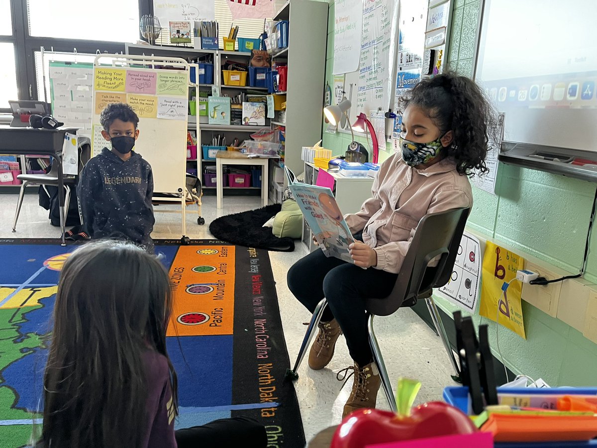 MrsHCampbell16's tweet photo. #SuperSecondGraders love reading aloud to work on their fluency! 💗📚 https://t.co/obzIAkPT7E