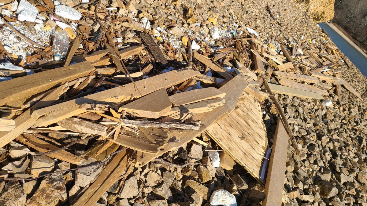 STEMLabOnTheGo's tweet photo. This debris, from the deadly #Kentucky tornadoes, in December, continues to wash ashore at Land Between the Lakes. The good news, @LLandW, a nonprofit group, is using this barge, equipped with tools, to remove the debris. 

#TornadoDebris #KY #LBL #LandBetweenTheLakes #Tornado https://t.co/xY5w0fWQbb