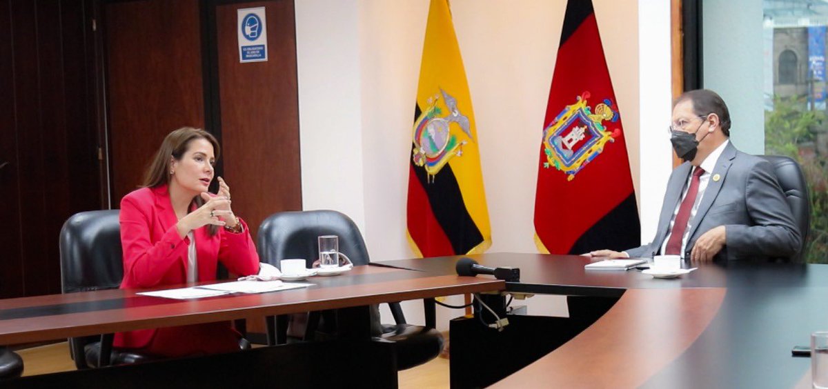 Quito con más conectividad. Conversé con el alcalde <a href="/santiguarderas/">Santiago Guarderas</a> sobre proyectos de conectividad para la capital: puntos WiFi, soterramiento y otras iniciativas que permitan a los quiteños aprovechar las TIC en su vida diaria. Los GADs son aliados para el #EcuadorDigital2025.