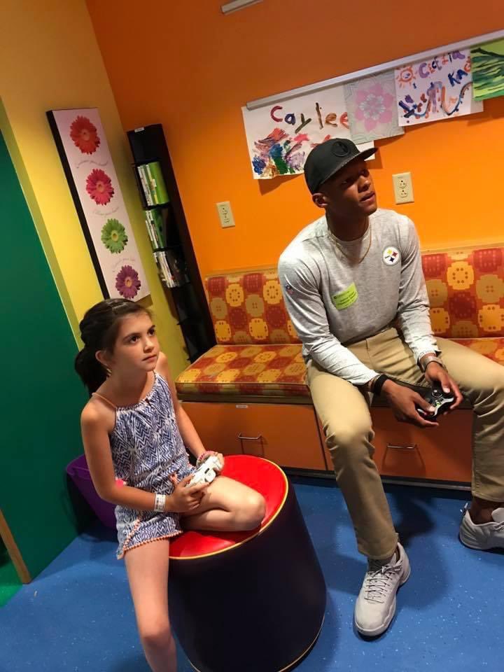 kelswick06's tweet photo. Happy Birthday @josh_dobbs1 !! You and Erin are getting old lol 😂 https://t.co/tF7f4toKmi