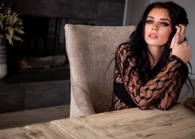 Retweet if you find me beautiful 🥰🥰🥰 https://t.co/NFORyqXQpd