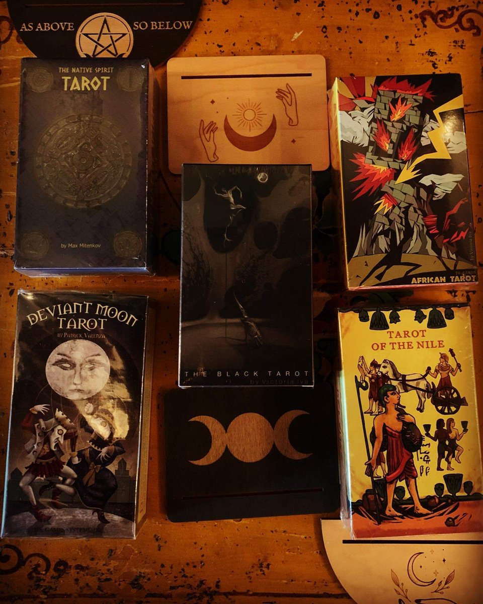 RomarinCorbeaux's tweet photo. Tarot and Tarot accessories 😉✨
Boy, I tell you hwat. https://t.co/hpDsd03EX6