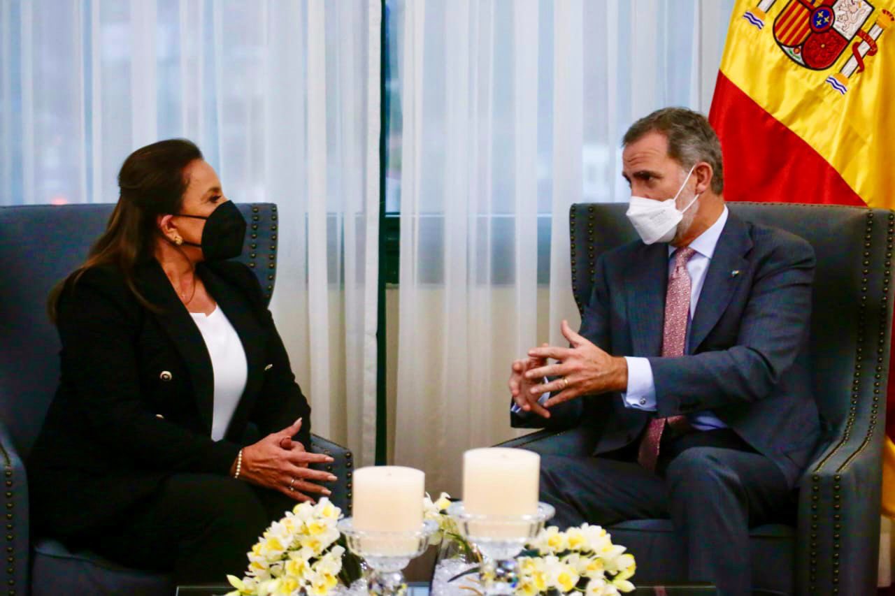 Xiomara Castro de Zelaya on Twitter: "Un honor reunirme y conversar con Su  Majestad el Rey Felipe VI de España, sobre la cooperación y el  fortalecimiento de la relación entre nuestros países.