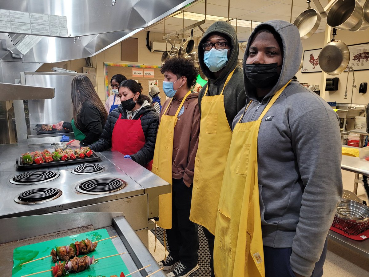 nazibadruddin's tweet photo. Today @OHSTornadoes400 Culinary Arts class students made Shish Kebob demonstrating stove top grilling, a dry cooking technique @OHS_Athletics_ @Bfearlessleader https://t.co/pEI9QUZSzb