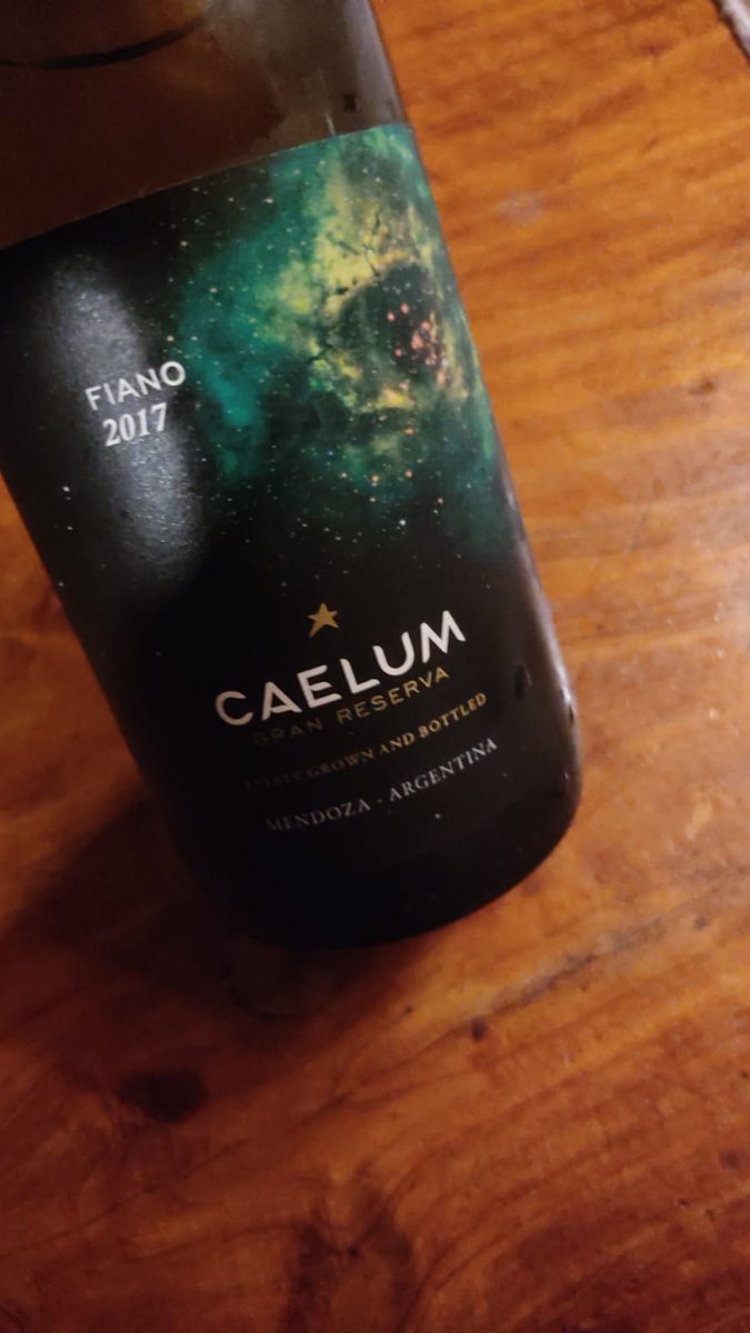 Hoy le tocó al Fiano de <a href="/BodegaCaelum/">Bodega Caelum</a> 
Un vino con buena acidez, frescura, notas a miel y hierbas. Un dejo amargo pero que sienta bien. Nos encantó!