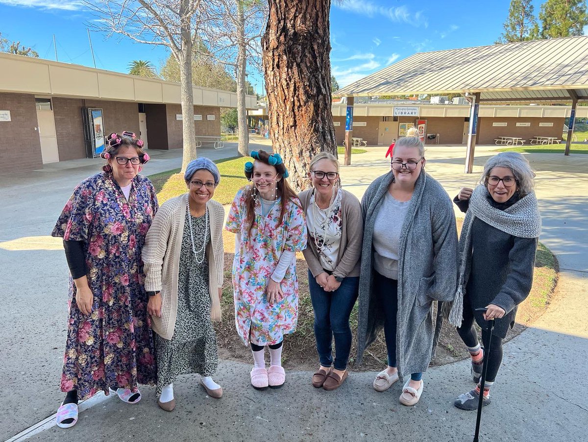 LaPalomaElem's tweet photo. It’s the 100th day of school! #fuesd #lapalomawolves https://t.co/IyyFWgzbXj