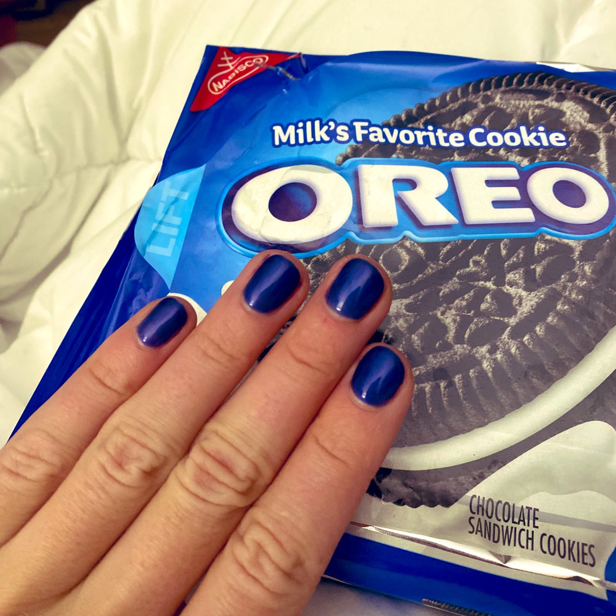 KriZpyBacon's tweet photo. been on a HUGE oreo kick lately and it’s starting to affect my personal life https://t.co/NNtBzbdona