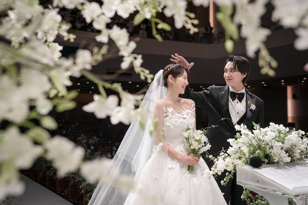 PARKSHINHYE_JP's tweet photo. [パク・シネInstagram]
Special thanks to❣️
Wedding Directing
#LACIEL
Flower #grove
Stage #MoonChoi
Dress #SOYOOBRIDAL
Tuxedo #LORDANDTAILOR
Hanbok #HouseOfLynn
Hair&amp;Makeup #jennyhouse
Photo #YeongjunKim

https://t.co/4C4VZYyAhH https://t.co/kdcmWiVYRf