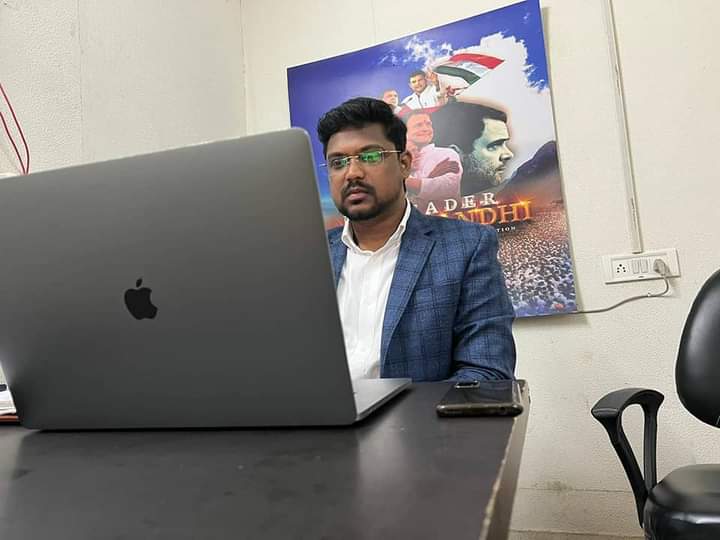 JitendraSain_9's tweet photo. NSUI द्वारा आयोजित #Studentprotect वेबिनार में शामिल हुआ। जिसमे देश के सभी स्टूडेंट्स ने भाग लिया।
वेबिनार में INC प्रवक्ता @Pawankhera जी @nsui के राष्ट्रीय अध्यक्ष @Neerajkundan जी द्वारा छात्रों की विभिन्न समस्याओं और मुद्दो संवाद किया गया। https://t.co/INeXeDaxeM