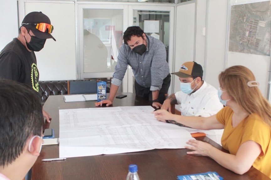 Mottafrancisco's tweet photo. #RutasPeatonales

Hoy nos reunimos en el @Gore_Tarapaca con el equipo de la consultora crea espacios , encargados del diseño del proyecto rutas peatonales para conocer las próximas zonas a intervenir en la ciudad de #Iquique 

👩🏽‍🦯🧑🏽‍🦽🚶🏽💡📍📏🤓🖊🗂 https://t.co/1FZTvSXIiB
