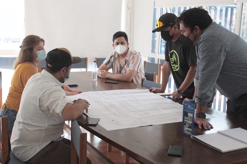 Mottafrancisco's tweet photo. #RutasPeatonales

Hoy nos reunimos en el @Gore_Tarapaca con el equipo de la consultora crea espacios , encargados del diseño del proyecto rutas peatonales para conocer las próximas zonas a intervenir en la ciudad de #Iquique 

👩🏽‍🦯🧑🏽‍🦽🚶🏽💡📍📏🤓🖊🗂 https://t.co/1FZTvSXIiB
