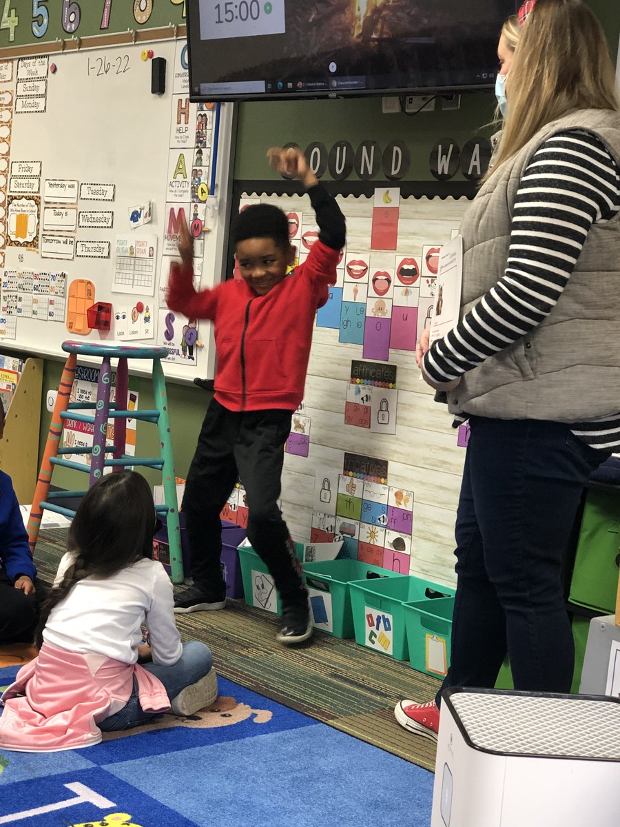 CastlemanCreek's tweet photo. We practiced identifying emotions by looking at each other’s body languages and facial expressions! #ccesel https://t.co/4WvXcMT5OC