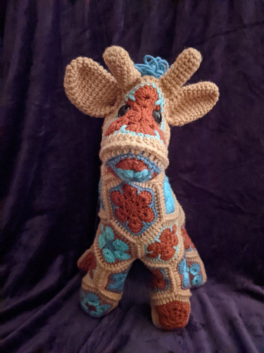 idreamofacnh's tweet photo. Finally Finished!! I'm in love 🥰 #crocheting #giraffe https://t.co/YoIIim23xD