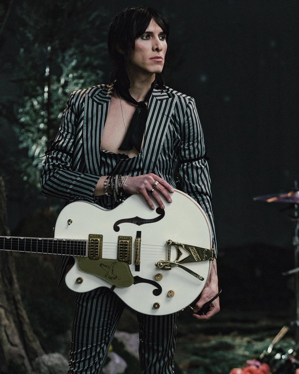 dailyPRoyale's tweet photo. heyyy, im back!! how are you today? <3

what do you think about fever dream? are u excited for the new album and this new era? https://t.co/mPRH86yQ96