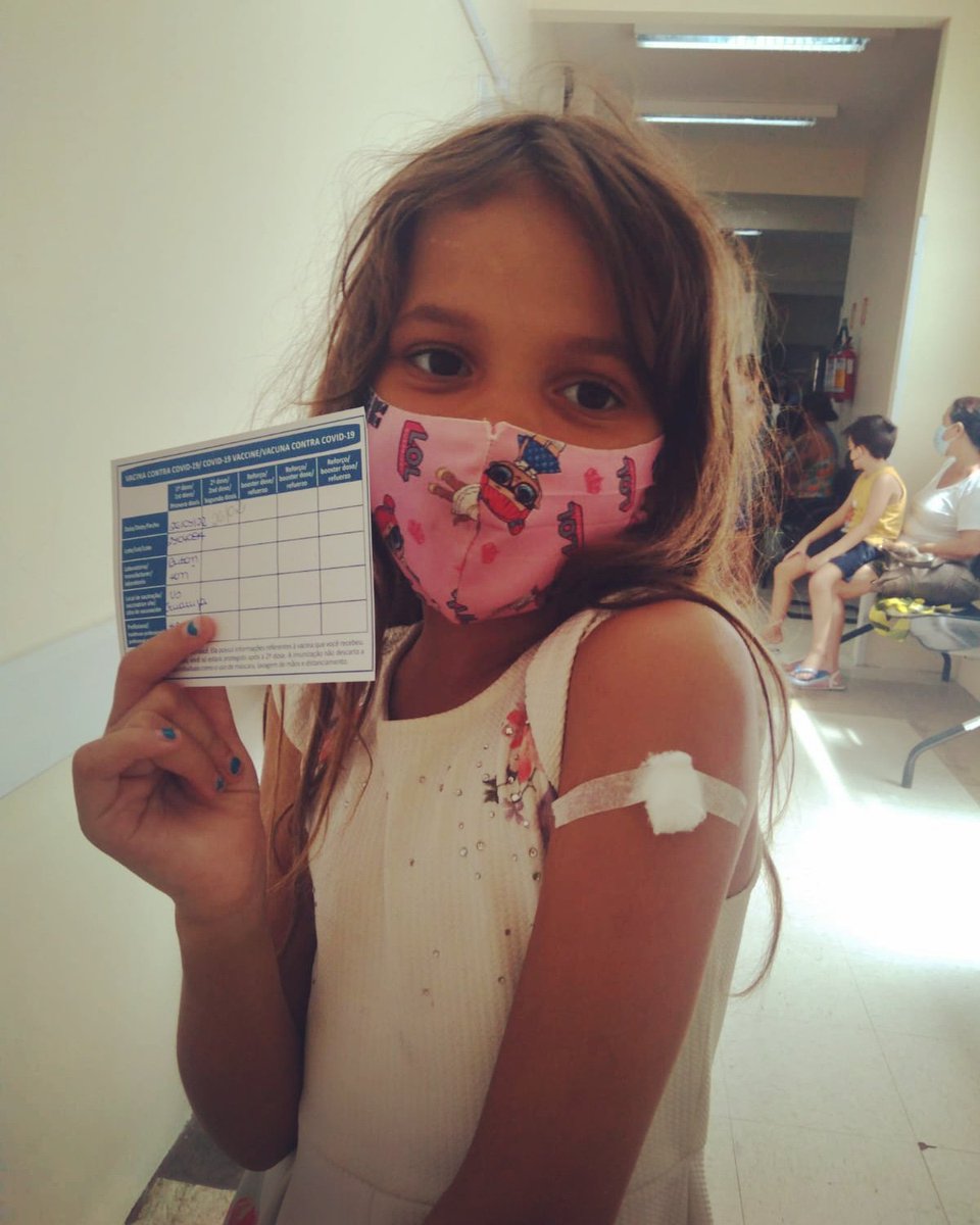 Minha mamãe realizou mais de 100 mil exames na Ação de Diagnóstico COVID-19 do ICBS. Meu papai monitorou e analisou dados dos casos pela Rede de Análise COVID-19. Agora chegou a minha vez de dar a minha pequena contribuição e tomar a vacina. Juntos salvamos milhões de vidas!🐊💕