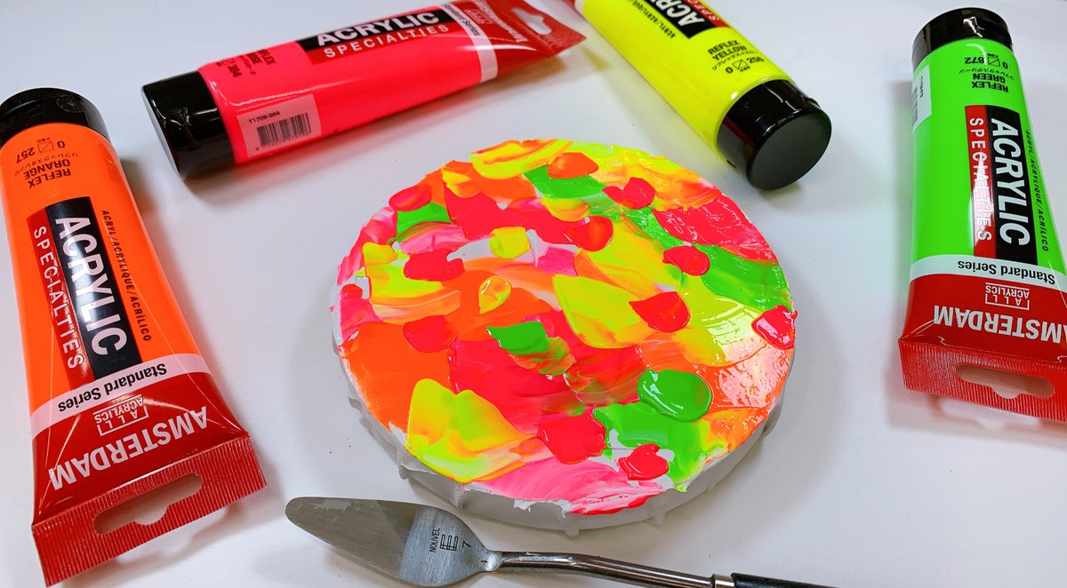 mocchicolor's tweet image. 【お知らせ】
カワチ画材さんのアートマッチでアムステルダムを使った動画を作るお仕事をしました🎨🌈✨
大量の絵具に囲まれて楽し過ぎて200本以上動画を撮っていたので編集が大変だったけどアクリル絵具の良さが伝わってたらいいな💖引用元から動画を見てね😉

#ターレンスジャパン #アクリル絵の具