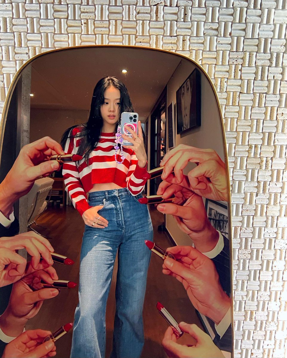 blackpinkbabo's tweet photo. Jisoo IG update 💗 @Blackpink 

“💄 Taking pics in front of Chaengie’s mirror 🪞”

#JISOO #지수 #BLACKPINK https://t.co/QzaLecQdOU