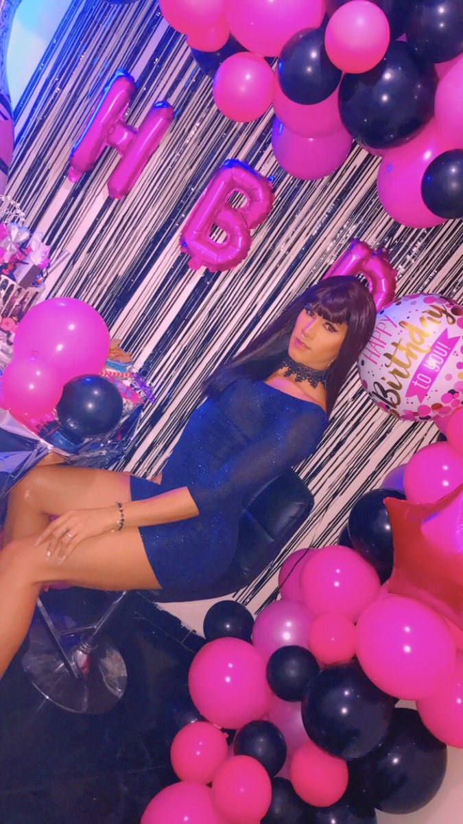 Gabriel03474952's tweet photo. #Colombia #medellin #latina #selfie #lgbtq #makeup #femboy #transgirl #webcam #model #gay #bella #natural #smile #amazing #follow4follow #makeup #pretty #hot #modelowebcam #livewebcam #friends #sexy #sugarbaby #sextrans #cute #style #fitness #fire #demon #evil https://t.co/Xt750TmfGq
