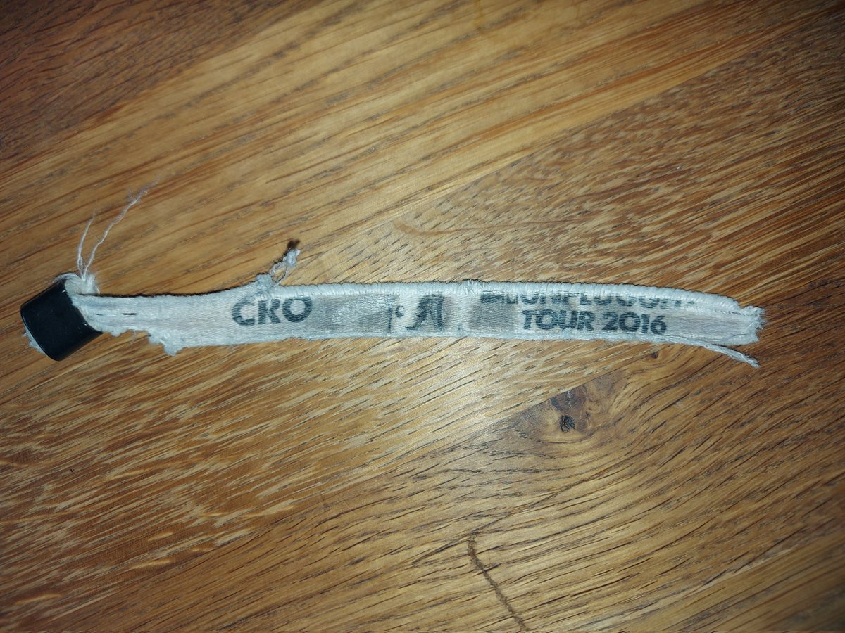 this_ismara's tweet photo. Sach mal, @thisiscro , ist das jetzt ein gutes oder schlechtes Zeichen?🥺 Nach 6 Jahren hat es Abschied genommen...waaaas schon 6 Jahre her? KRASS. #mtvunplugged #Tour https://t.co/pLZBxSzDdO