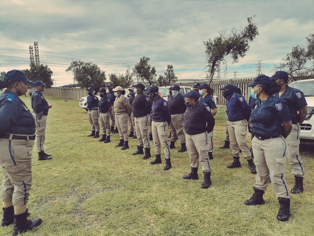 City_Ekurhuleni's tweet photo. #EMPD officers have hit the ground running this morning enforcing bylaws at ๐ #Palmridge area through Operation #Impempe, launched by the MMC of Community Safety Cllr Tlhogi Moseki.
Operation #Impempe blow the whistle on lawlessness in your area. https://t.co/ytvRNWfAS7