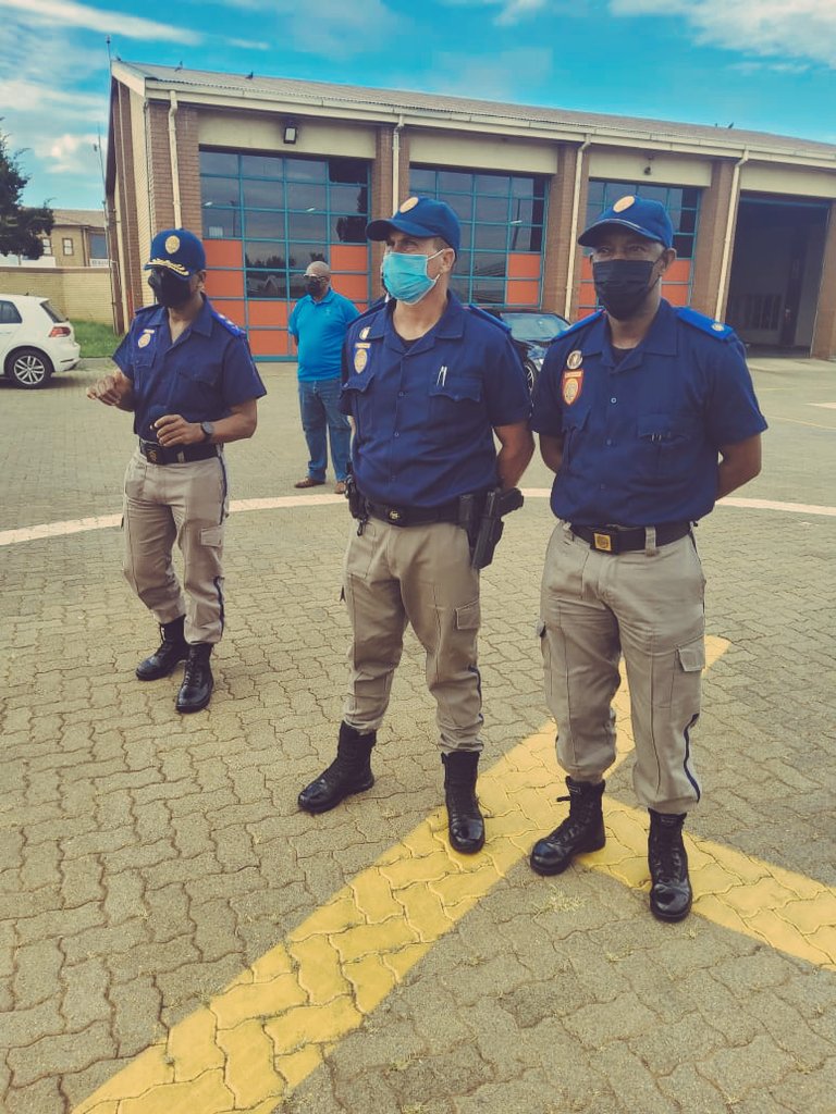 City_Ekurhuleni's tweet photo. #EMPD officers have hit the ground running this morning enforcing bylaws at ๐ #Palmridge area through Operation #Impempe, launched by the MMC of Community Safety Cllr Tlhogi Moseki.
Operation #Impempe blow the whistle on lawlessness in your area. https://t.co/ytvRNWfAS7