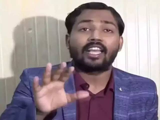 gulyank_143's tweet photo. Teachers are God of students.. 
We are with you sir.. 
#khansir 
#Students_with_Teachers https://t.co/Pf3Gvug27v