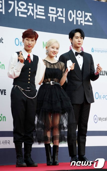 SM_NCT's tweet photo. [PRESS] 220127 MC #DOYOUNG at the 11th Gaon Chart Music Awards Red Carpet

#NCT #NCT127 https://t.co/fYjQyX56Hs