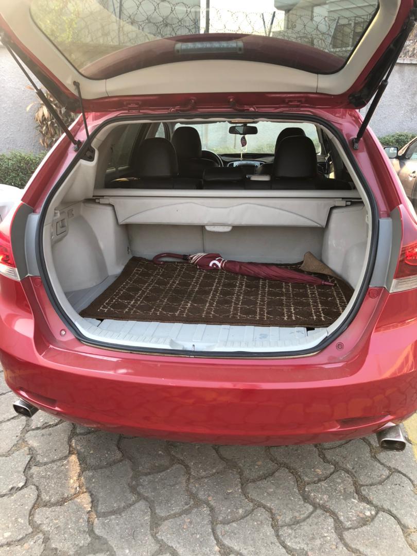 Neatly used Toyota Venza 2013 model (full option). All the papers are intact, car has not been used for more than a year. Some features include panoramic roof, thumbstart ignition, reverse camera, leather interior, etc.
Location is Maryland, Lagos State
Last price is #6.8m