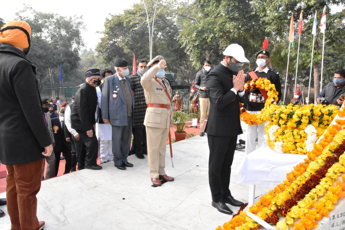 DC_Faridabad's tweet photo. #Information | Last day before the district level function of #RepublicDay, Minister of State for Sports @flickersingh paid tribute to the martyrs at the War Memorial in Faridabad.
#RepublicDayWeek #Faridabad #Haryana https://t.co/VlcVjVte35