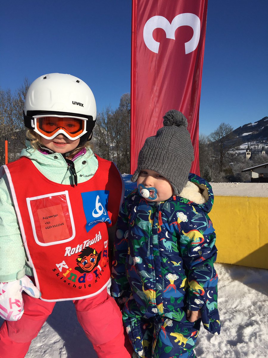 Chippergoal's tweet photo. Big sister in ski school https://t.co/Qp0C7fM3dz