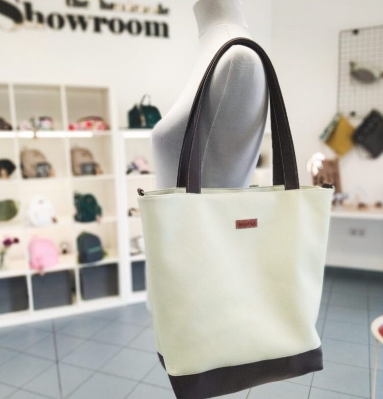 Marpla_Handmade's tweet photo. Sprawdź ofertę naszej shopperki, która sprawdzi się nie tylko jako codzienna torebka miejska, ale także dzięki swoim dodatkowym uchwytom z łatwością użyjesz jej jako torby do wózka dziecięcego 👍😉
Zapraszamy na 🛒 https://t.co/lYGbGAO225 https://t.co/DPiuFcSOeI
