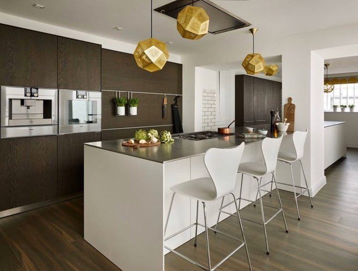 The larger standard version of the Stratus Compact ceiling hood in this awesome @SapphireSpaces kitchen. We are suckers for a stainless steel worktop (chefs kiss)