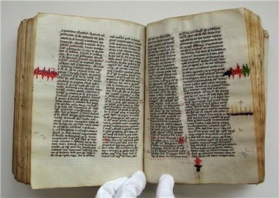 MadameGilflurt's tweet image. When the nuns of Uppsala, Sweden, purchased a damaged book in 1417, they mended its pages with colourful embroidery. #frockingFabulous indeed! Via Uppsala Universitet.