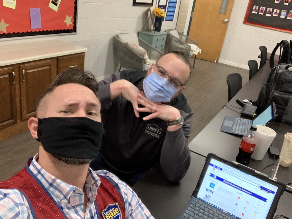 chris_hardesty's tweet photo. This DMIS crew is DANGEROUS 
💪🏻💰💪🏻

#R27 #99problemsbutplanaintone 

@LowesRocks @JLeasure83 @CA_Stokes @specialtylowes @MrMisterLowes https://t.co/dZ80NTDMvV