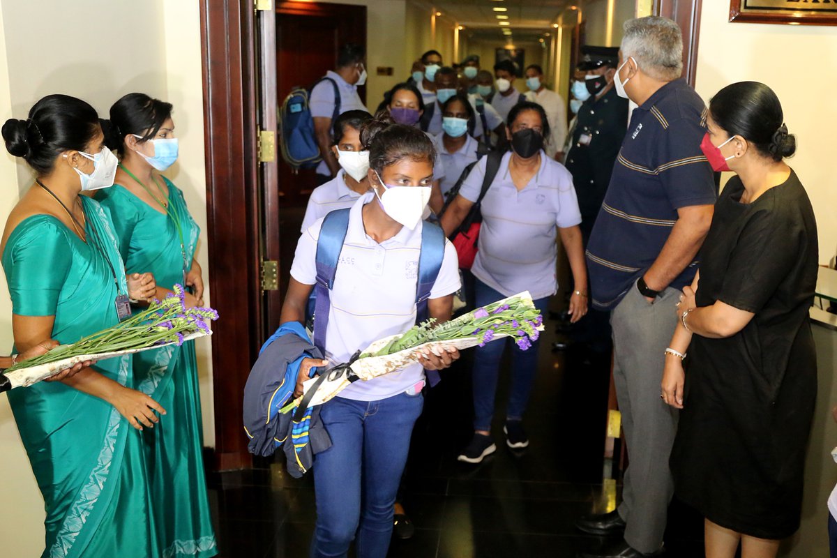 Estelle_Vasude1's tweet photo. Team Sri Lanka returned to Sri Lanka earlier today after their successful #CWGQualifiers Campaign. Nice that they let 16-year-old Vishmi Gunaratne to bring in the trophy!
๐ธ SLC https://t.co/B3HNYiwMie
